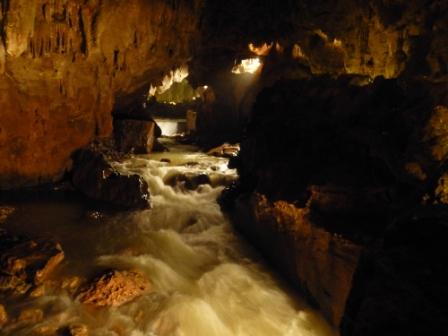 El arroyo interior con caudal